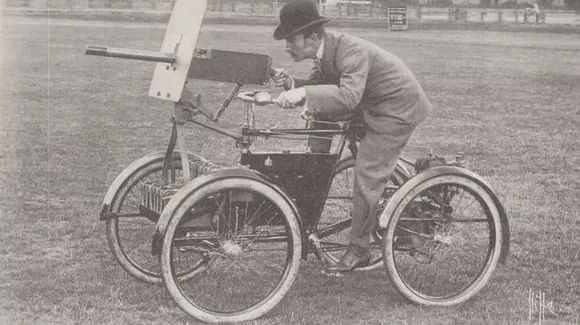 Cum arăta prima mașină de război