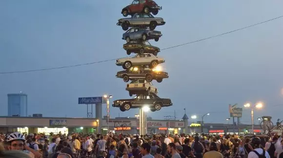 Ce reprezintă opt mașini trase printr-o țeapă?