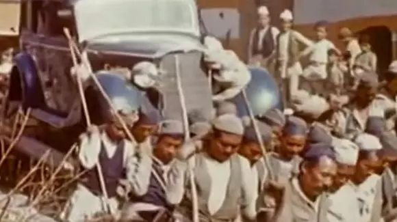 Povestea mașinii făcută cadou regelui din Nepal! Cum a fost transportată e uluitor! | VIDEO