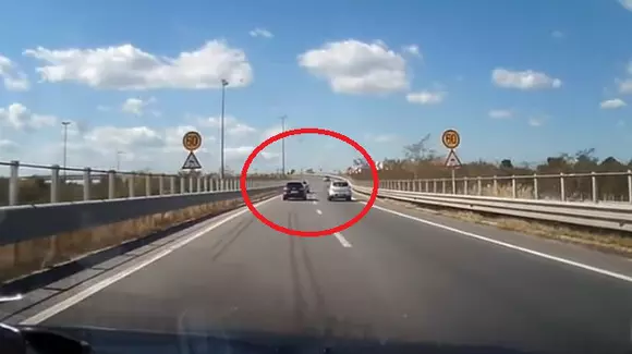 Cel mai ciudat comportament! Cum face un șofer trei greșeli majore în 30 de secunde, punând în pericol viața celorlalți | VIDEO