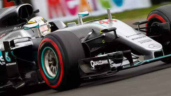 Formula 1: Lewis Hamilton câștigă în Mexic și reduce avansul în clasamentul general