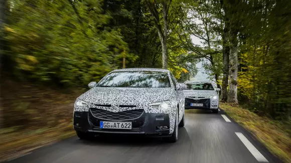 Opel Insignia își schimbă numele în Insignia Grand Sport și debutează în 2017 - UPDATE