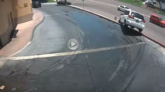 A încurcat frâna cu accelerația?