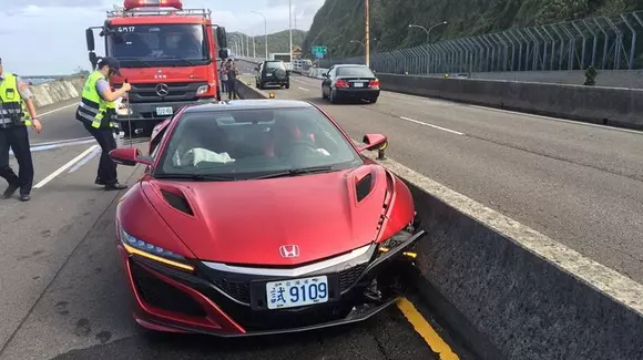 Primul accident cu Honda NSX vine din Taiwan. Protagonistul a fost un jurnalist auto, iar cauza este o...albină