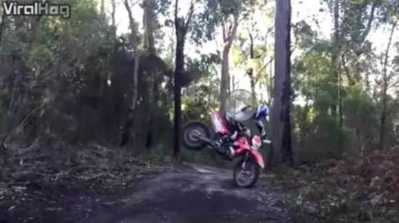 Talent sau noroc? Un rider reușește să scape basma curată dintr-o situație dificilă