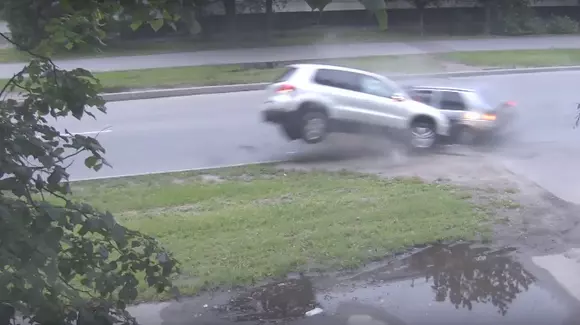 Iată de ce nu e bine să schimbi direcția de mers fără să te asiguri