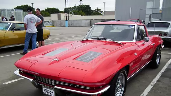 De ce au dispărut automobilele cu faruri escamotabile? Un american a filmat aproape toate mașinile din lume cu acest tip de faruri! | VIDEO