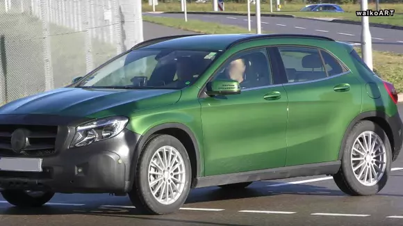 Mercedes-Benz GLA facelift, surprins în teste