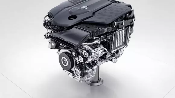 Din 2017, Mercedes-Benz renunță la motoarele V6 și trece la unități cu 6 cilindri în linie