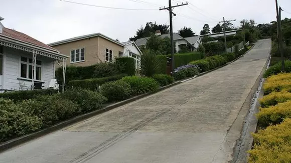 Acesta este cel mai abrupt drum din lume! Te-ai încumeta să conduci pe el? | VIDEO