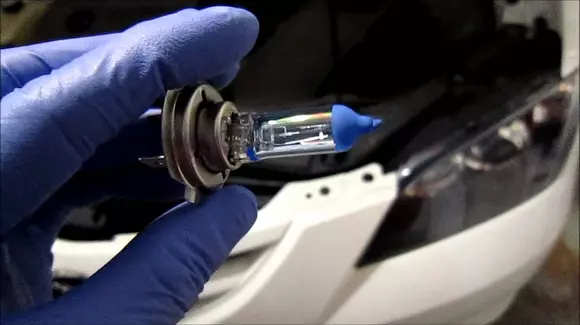 Faruri: schimbă acum becurile pentru o vizibilitate perfectă!