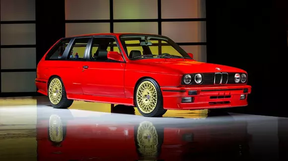 Atenție: Te vei îndrăgosti instantaneu de acest BMW Seria 3 E30 Touring cu două uși!