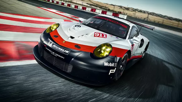 Porsche 911 RSR a debutat la Los Angeles. Nemții pregătesc terenul pentru Le Mans 2017