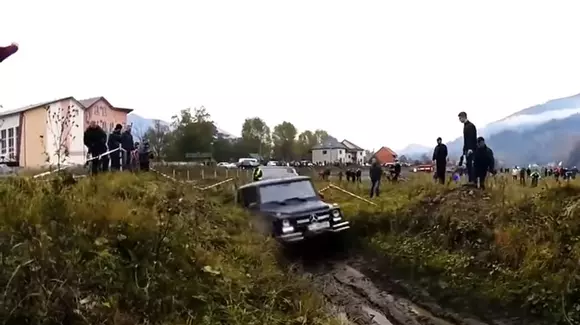 Fără pic de milă! Ucrainenii au băgat un Mercedes-AMG G 63 nou-nouț direct într-un concurs de off-road (VIDEO)