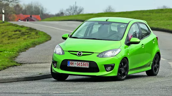 Mazda2 de la 4.000 de euro: Formă perfectă, dar cu pete de rugină