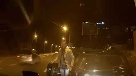 Un fost fotbalist s-a luat la ceartă în trafic cu un alt conducător auto! | VIDEO