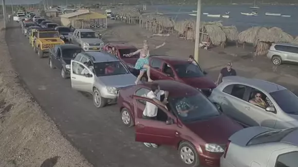 Shakira "calcă în picioare" Duster și Logan | VIDEO