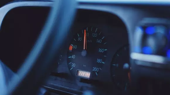 Adevăr sau mit? Acul vitezometrului indică viteza reală din momentul impactului?