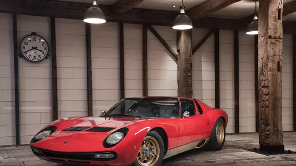 Cadoul perfect de Crăciun: Lamborghini Miura SV din 1971