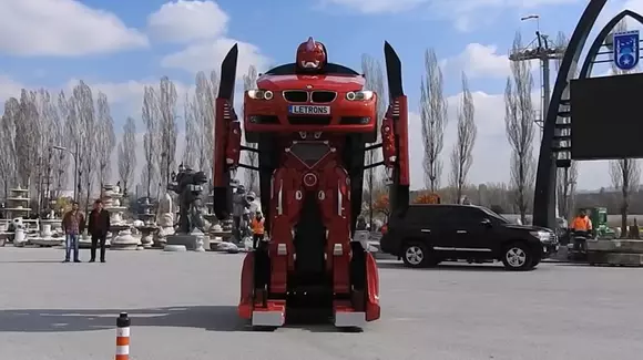 O mașină Transformers adevărată poate fi a ta. Dacă ai 600.000 de euro...