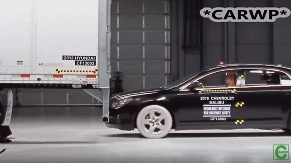 Cum arată un crash test între un automobil și un camion? | VIDEO