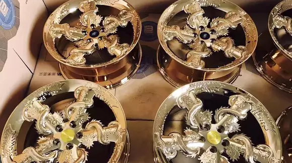 Jante de 22 de inchi cu dragoni sculptați - Fiță sau kitsch?