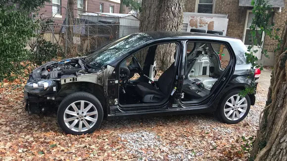 Farsă de Crăciun? Un american vrea să dea la buy-back un Golf aproape dezmembrat