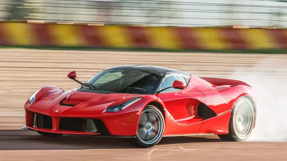 LaFerrari cu numărul 500 a fost vândut pentru cea mai mare sumă plătită pe o mașină modernă