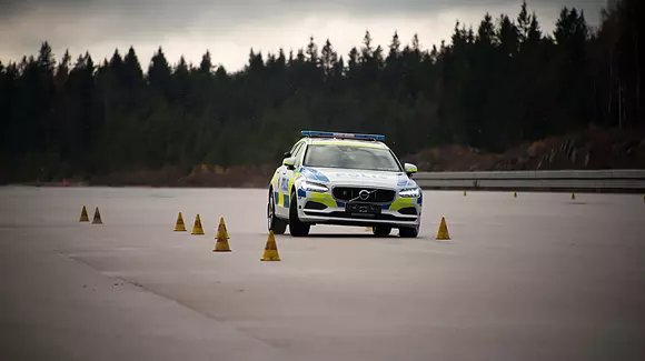 Volvo V90 a primit uniforma poliției din Suedia