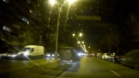 "E nebun!" Uite cum merge șoferul ăsta prin București! | VIDEO