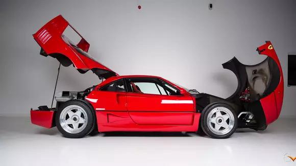 Ferrari-ul F40 al lui Eric Clapton este scos la vânzare. Vezi suma fabuloasă pe care o cere un dealer britanic