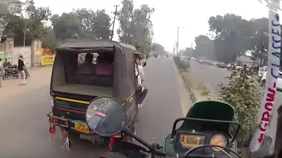 Cum arată o zi din traficul din India, văzută de pe motor? | VIDEO