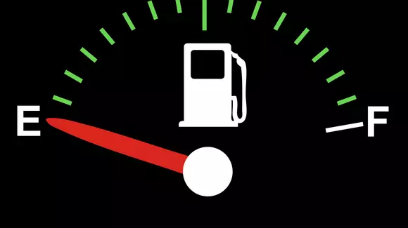 Câți kilometri poți să mai parcurgi, cu exactitate, când se aprinde becul rezervorului, în funcție de modelul de mașină