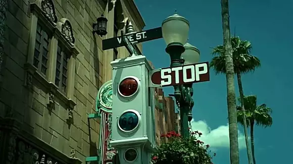 Povestea primului semafor din lume! Cum s-a enervat un polițist care schimba culorile "manual"