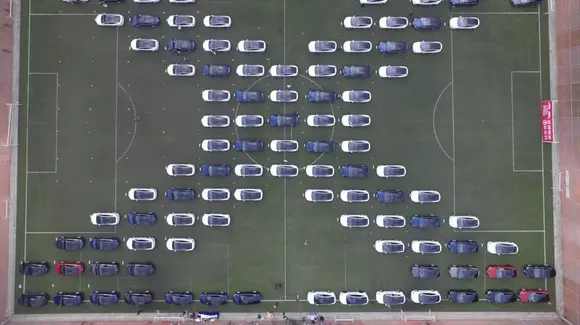 Chinezii au intrat în Cartea Recordurilor pentru cea mai mare întâlnire de posesori Tesla