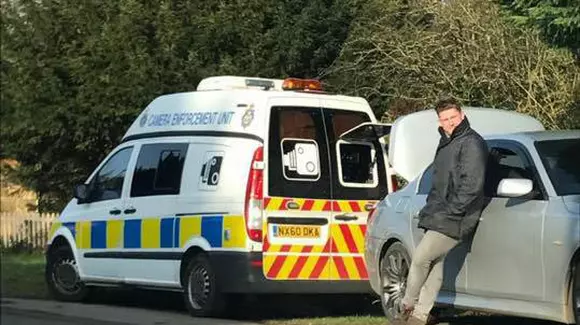Un șofer din Marea Britanie a primit aprecieri din partea colegilor de trafic după ce și-a parcat mașina în fața radarului