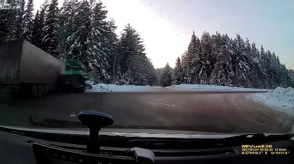 Ce accident cumplit între două TIR-uri! Totul a fost filmat! | VIDEO