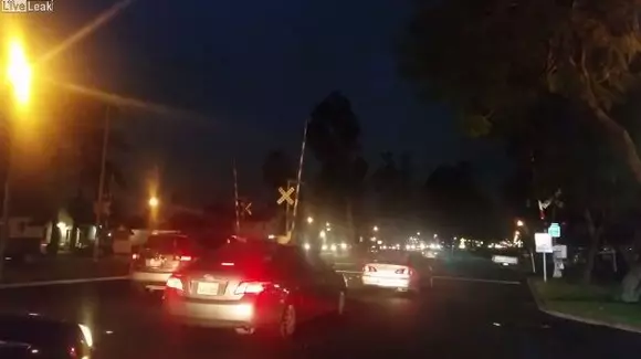 Cea mai proastă glumă făcută de un șofer american în trafic! | VIDEO