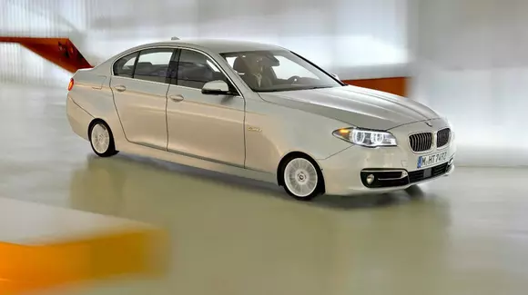 Cum ar arăta mașinile dacă ar avea roți extrem de mici