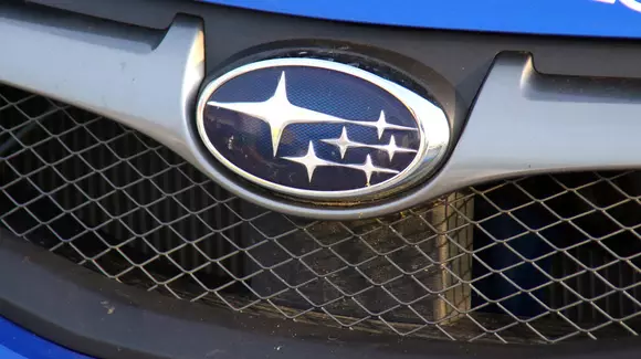 Ce reprezintă cele șase stele de pe emblema Subaru?