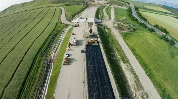 Aducem șampania? Autoritățile deschid 15 kilometri de autostradă