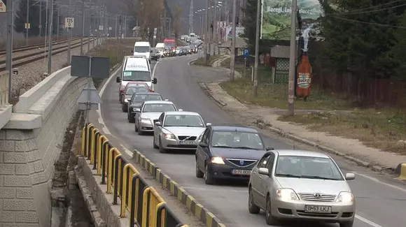 Trei motive pentru care să NU pleci cu mașina în concediu