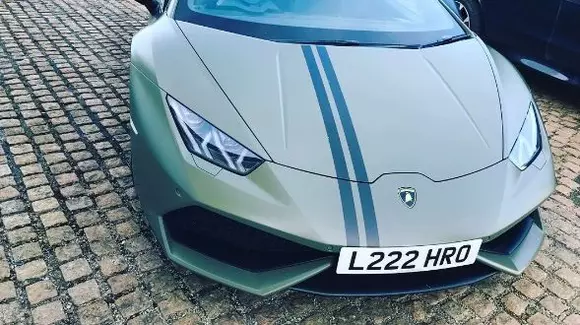 Poliția din Irlanda a ridicat o mașină de 200.000 de euro. Cărei vedete aparținea?