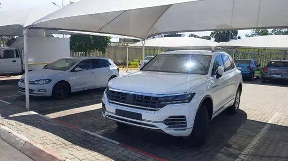 Primele imagini cu viitoarele VW Polo și Touareg