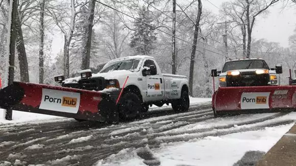 Îndrăzneală maximă: Pornhub vrea ca toată lumea să se uite...