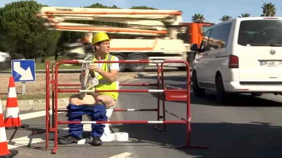 Farsa pusă la cale de Remi Gaillard pentru unii dintre șoferii din Franța | VIDEO