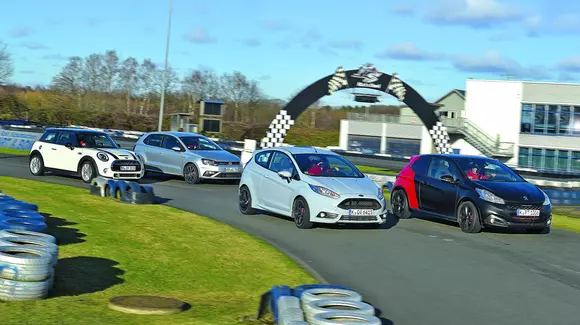 Hot-hatch de clasa mică: Peugeot 208 GTi vs Ford Fiesta ST200, Mini Cooper S, VW Polo GTI