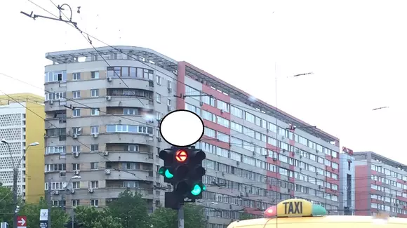 București, 2017! Ce apare deasupra unui semafor din Capitală e incredibil!