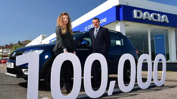 Dacia serbează 100.000 de mașini vândute în Marea Britanie