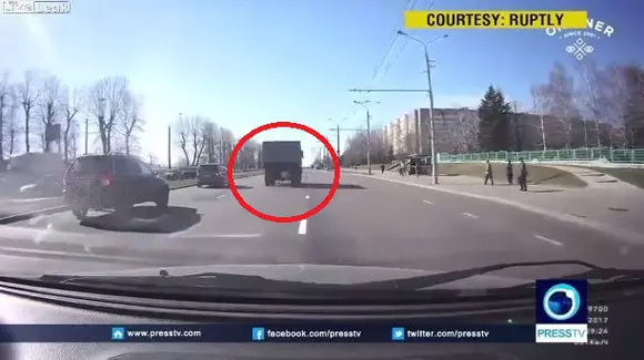 De necrezut ce a căzut din acest camion în Minsk? Șoferii au făcut o criză de râs | VIDEO